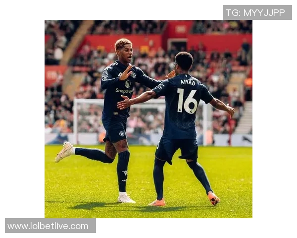 友谊赛精彩对决尤文图斯与曼联战成平局神扑瞬间引发全场热烈反响